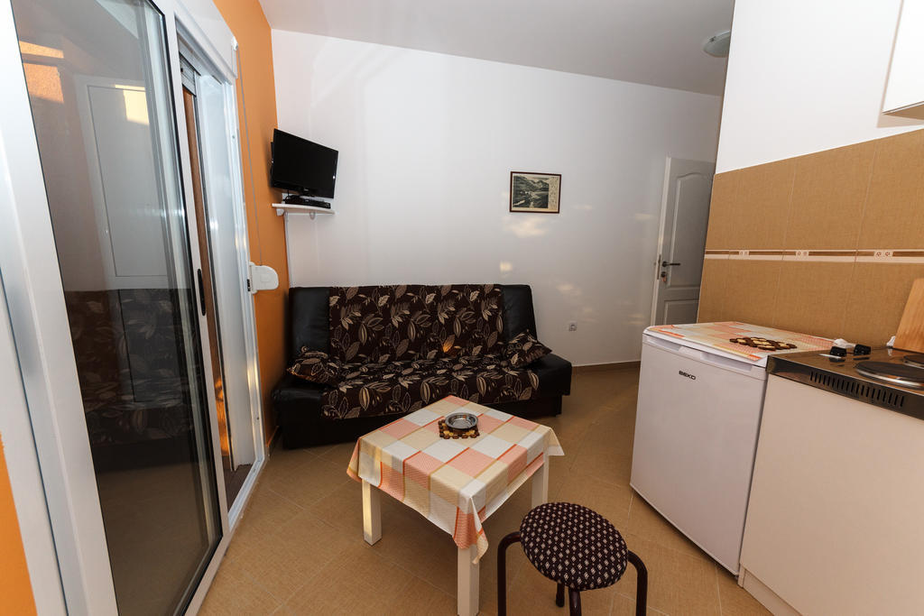 Apartments Sergej Сутоморе Стая снимка