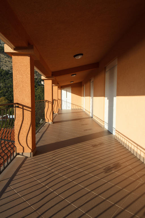 Apartments Sergej Сутоморе Екстериор снимка